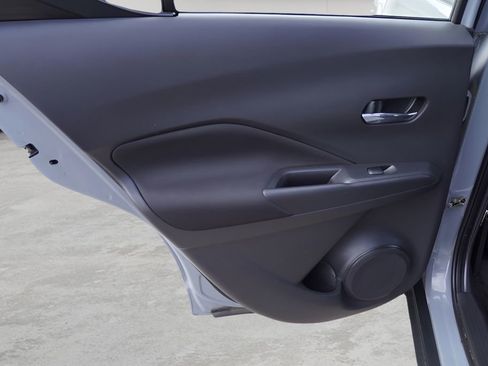 Used 2021 Nissan Kicks SV image 9