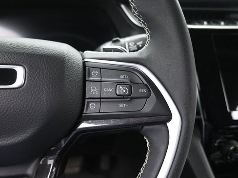 Used 2023 Jeep Grand Cherokee Altitude image 32