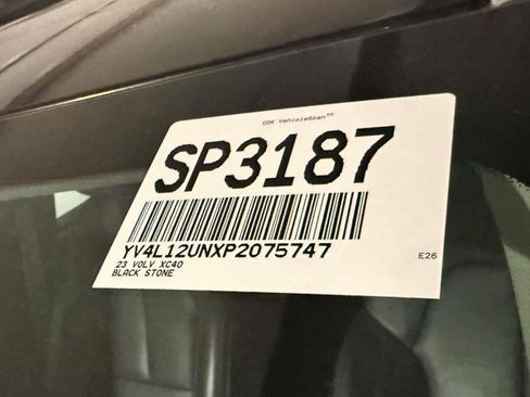 Used 2023 Volvo XC40 B5 Plus w/ Climate Package AWD/4WD image 7