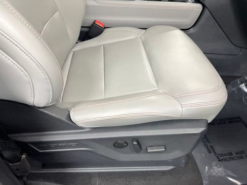 Used 2025 Ford Expedition Active AWD/4WD image 30