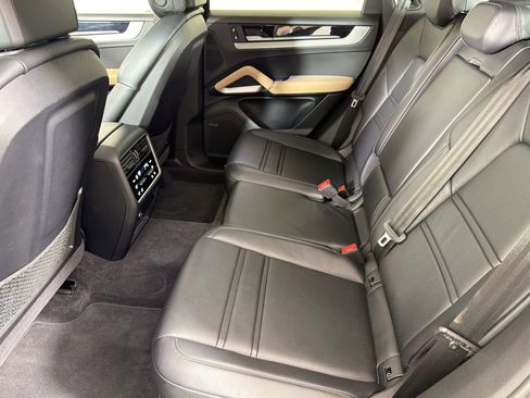 Certified 2024 Porsche Cayenne Coupe AWD/4WD image 16