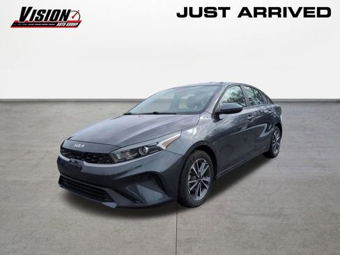 Used 2022 Kia Forte LXS image 1
