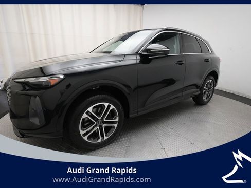 Used 2025 Audi Q5 Premium w/ Convenience Package AWD/4WD image 1