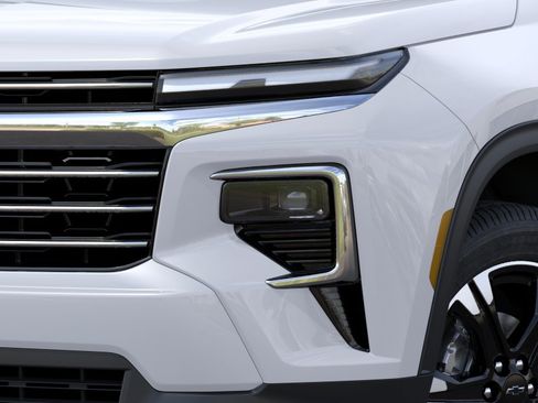 New 2027 Chevrolet Traverse LT w/ Sun and Wheel Package FWD image 11