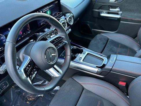 Used 2025 Mercedes-Benz GLA 250 4MATIC image 9