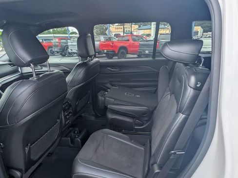 Used 2024 Jeep Grand Cherokee L Altitude AWD/4WD image 9