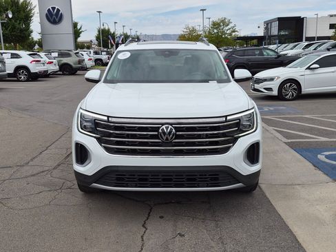 Used 2024 Volkswagen Atlas SE w/ Panoramic Sunroof Package AWD/4WD image 12