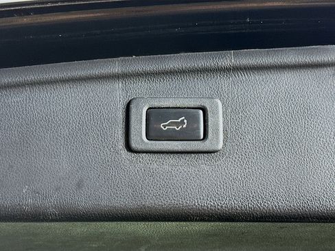 Used 2019 Subaru Outback 3.6R Touring AWD/4WD image 32