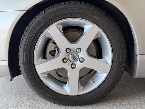 Used 2010 Volvo V70 FWD image 35