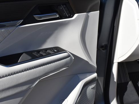 Used 2024 GMC Acadia Denali image 26