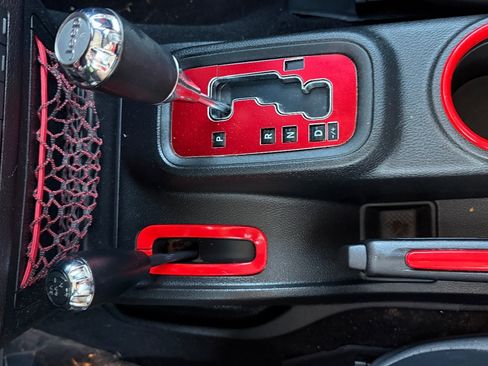 Used 2018 Jeep Wrangler Unlimited Rubicon AWD/4WD image 34