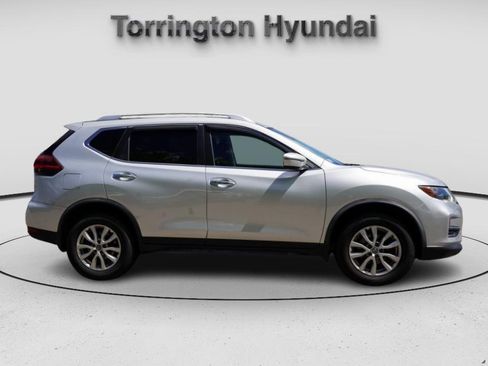 Used 2019 Nissan Rogue SV image 8