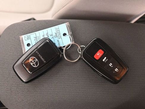 Used 2022 Toyota Corolla LE image 15