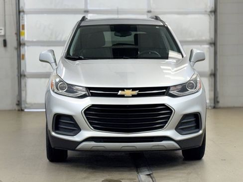 Used 2018 Chevrolet Trax LT w/ LT Convenience Package image 2