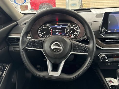 Used 2023 Nissan Altima 2.5 SV FWD image 12
