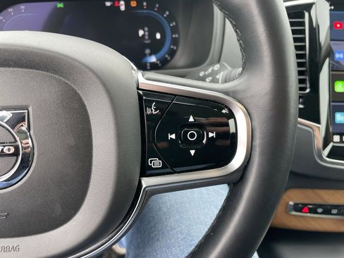 Used 2023 Volvo XC90 B5 Plus image 23