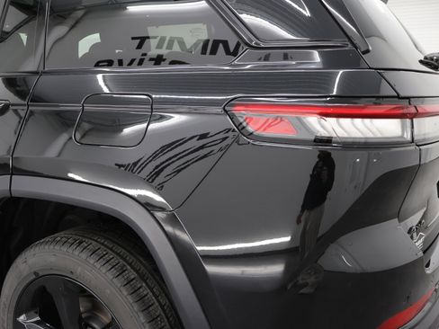 Used 2025 Jeep Grand Cherokee Limited w/ Luxury Tech Group II image 36