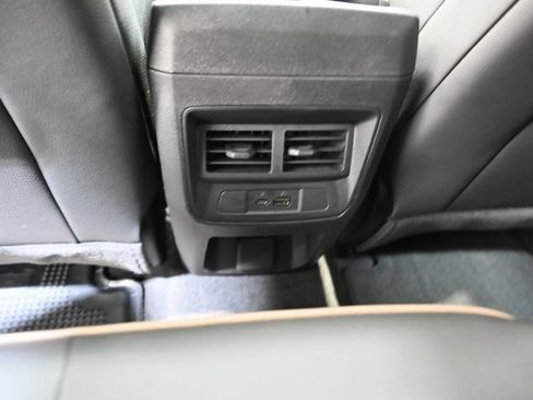 Used 2025 GMC Canyon Denali image 31