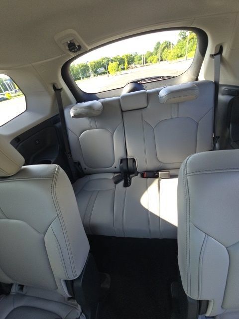 Used 2025 Honda Pilot EX-L image 18