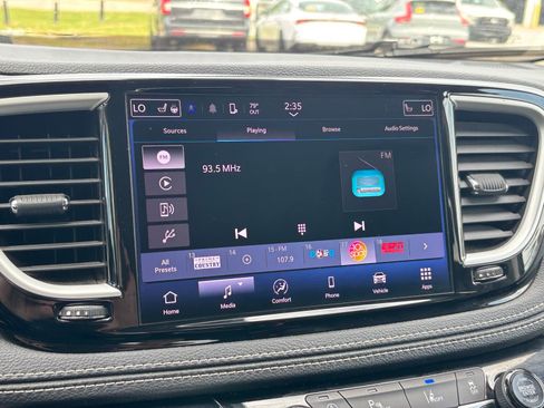 Used 2023 Chrysler Pacifica Touring-L AWD/4WD image 22