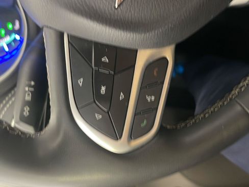 Used 2023 Chrysler Pacifica Touring-L FWD image 23