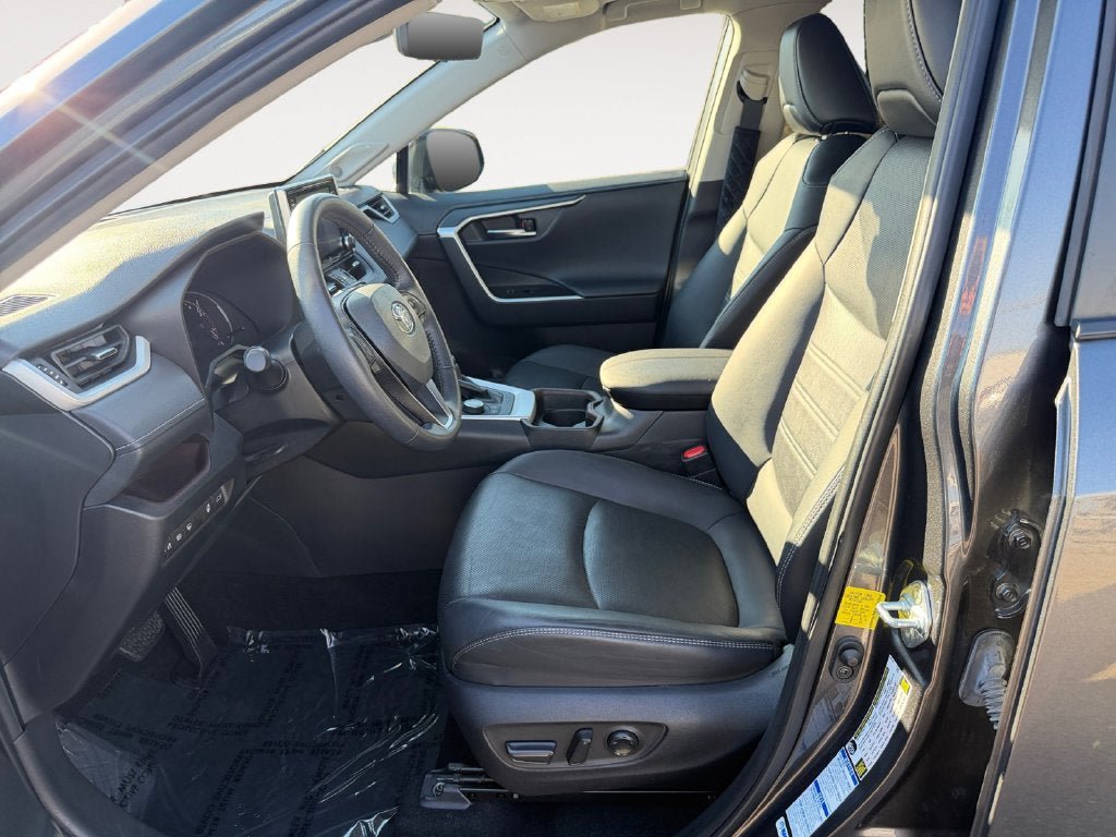 Used 2021 Toyota RAV4 Limited w/ Limited Grade Weather Package AWD/4WD image 6
