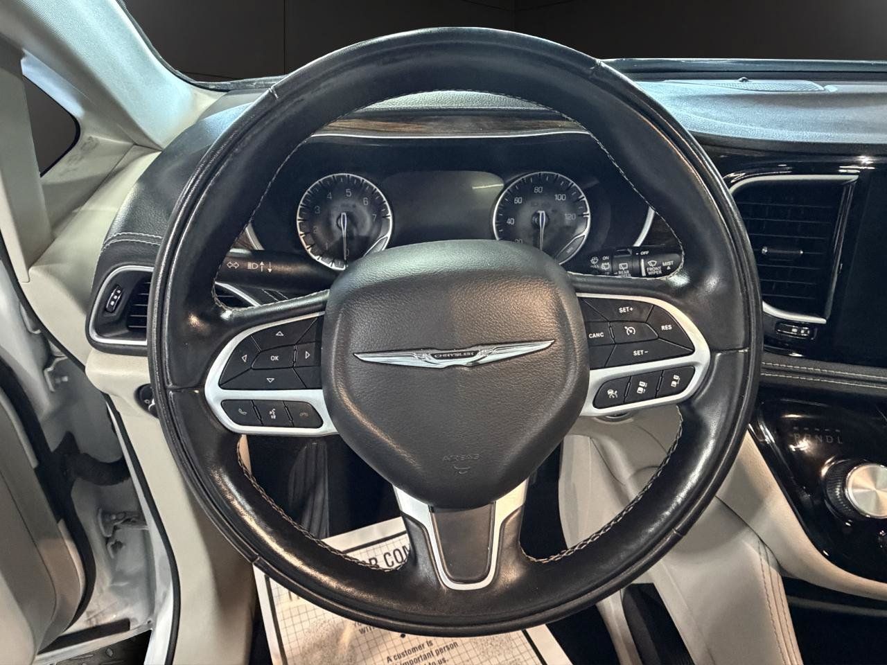 Used 2022 Chrysler Pacifica Limited FWD image 10