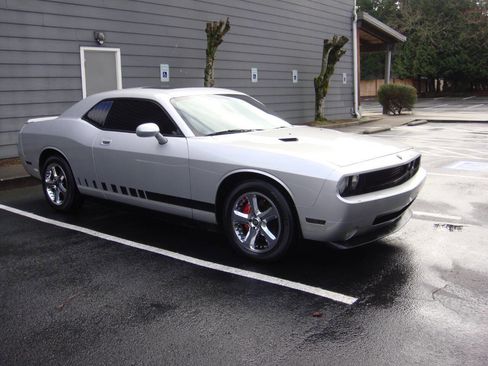 Used 2010 Dodge Challenger R/T image 5