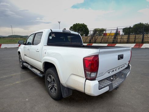 Used 2017 Toyota Tacoma 2WD Double Cab image 4