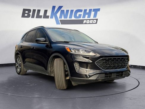 Certified 2022 Ford Escape SE w/ SE Sport Appearance Package image 7