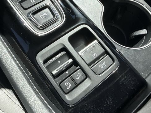 Used 2025 Honda Pilot EX-L image 36