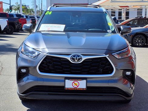 Certified 2024 Toyota Highlander XLE FWD image 2