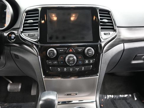 Used 2022 Jeep Grand Cherokee Laredo X AWD/4WD image 15
