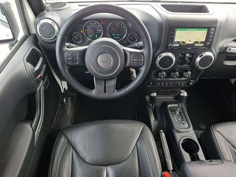 Used 2017 Jeep Wrangler Unlimited Sahara w/ Dual Top Group AWD/4WD image 11
