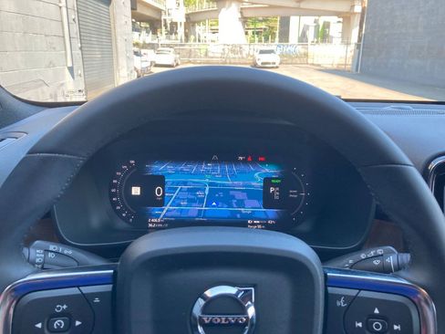Used 2023 Volvo XC40 Recharge Ultimate w/ Protection Package Premier AWD/4WD image 17