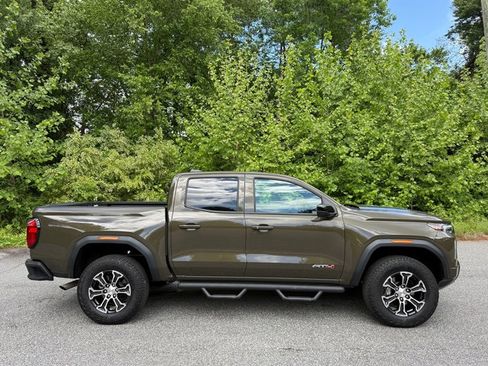 Used 2025 GMC Canyon AT4 AWD/4WD image 5
