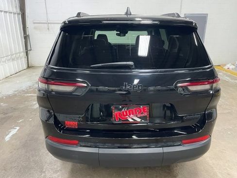 Used 2023 Jeep Grand Cherokee L Limited w/ Black Appearance Package AWD/4WD image 9