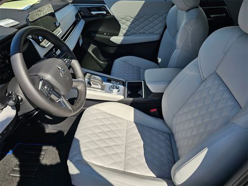 New 2025 Mitsubishi Outlander SEL image 7