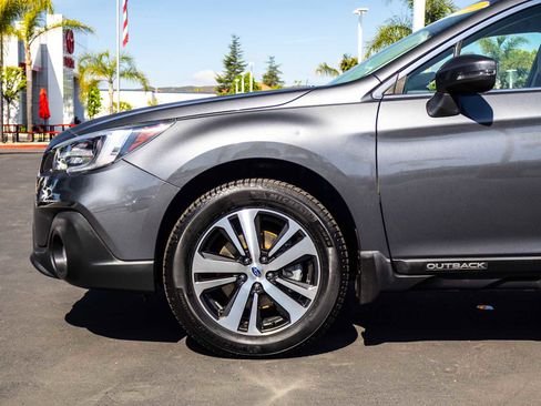 Used 2018 Subaru Outback 2.5i Limited AWD/4WD image 5