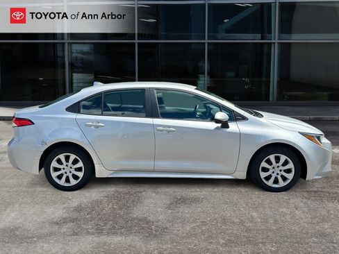 Used 2024 Toyota Corolla LE FWD image 5