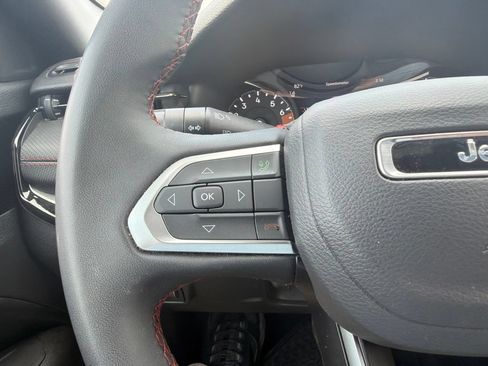 Used 2025 Jeep Compass Trailhawk AWD/4WD image 22