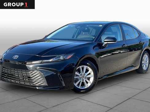 Used 2025 Toyota Camry LE FWD image 1