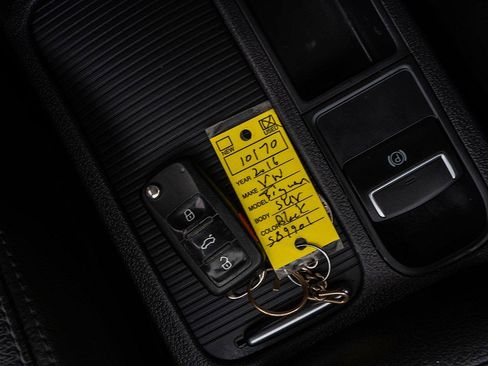 Used 2016 Volkswagen Tiguan SEL image 32