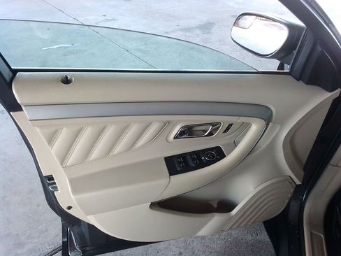 Used 2018 Ford Taurus SE image 18