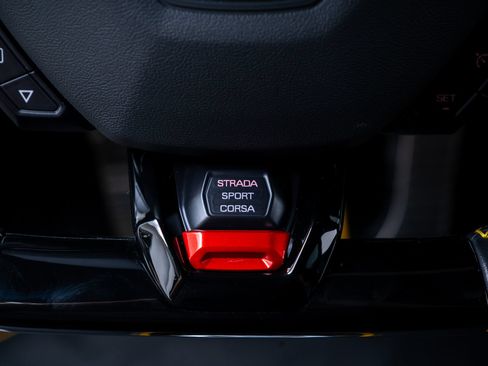 Used 2022 Lamborghini Huracan EVO RWD image 25