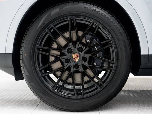 New 2026 Porsche Cayenne Coupe AWD/4WD image 31