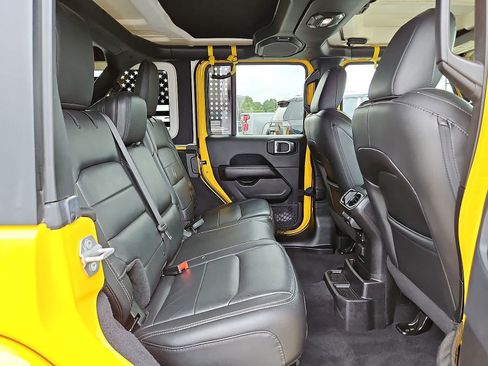 Used 2018 Jeep Wrangler Unlimited Sahara AWD/4WD image 31