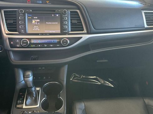 Used 2019 Toyota Highlander Limited Platinum AWD/4WD image 19