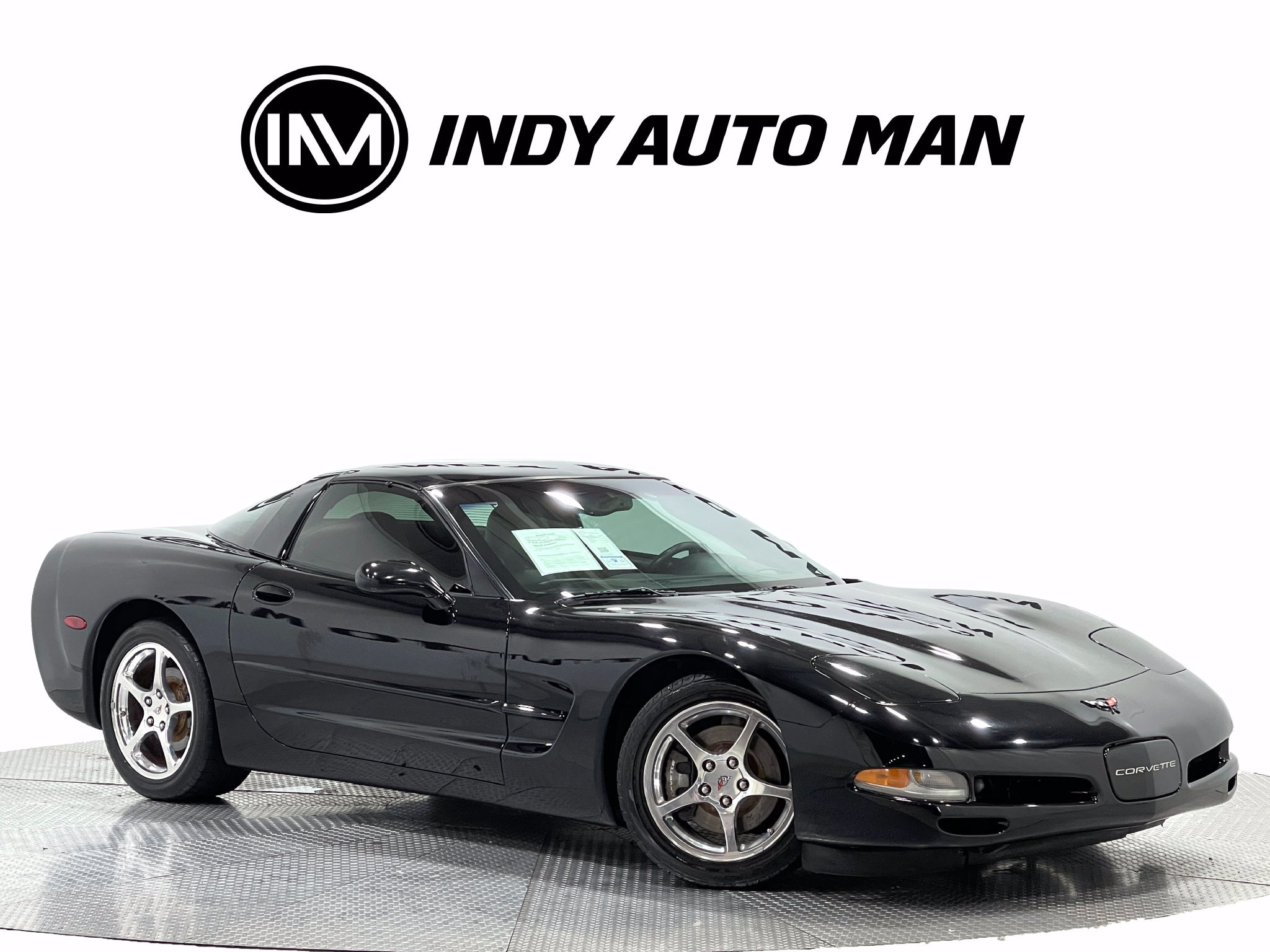 Used 2004 Chevrolet Corvette Coupe w/ Preferred Equipment Group RWD image 2