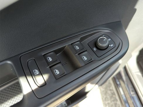 New 2025 Volkswagen Taos S image 25